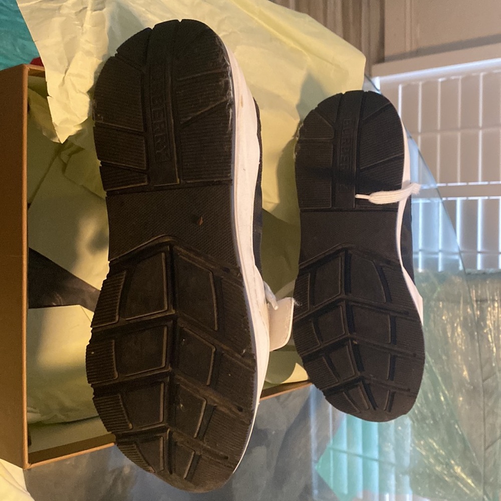 Authentic Burberry sneakers - Picture 3 of 5